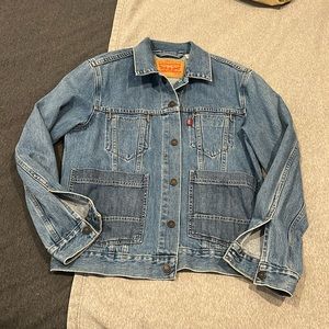 Levi’s mens altered trucker medium Jean jacket